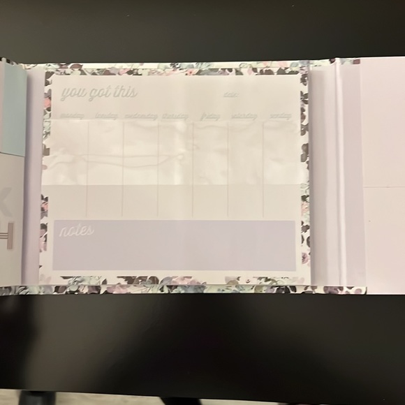 Weekly Organizer - Picture 9 of 12